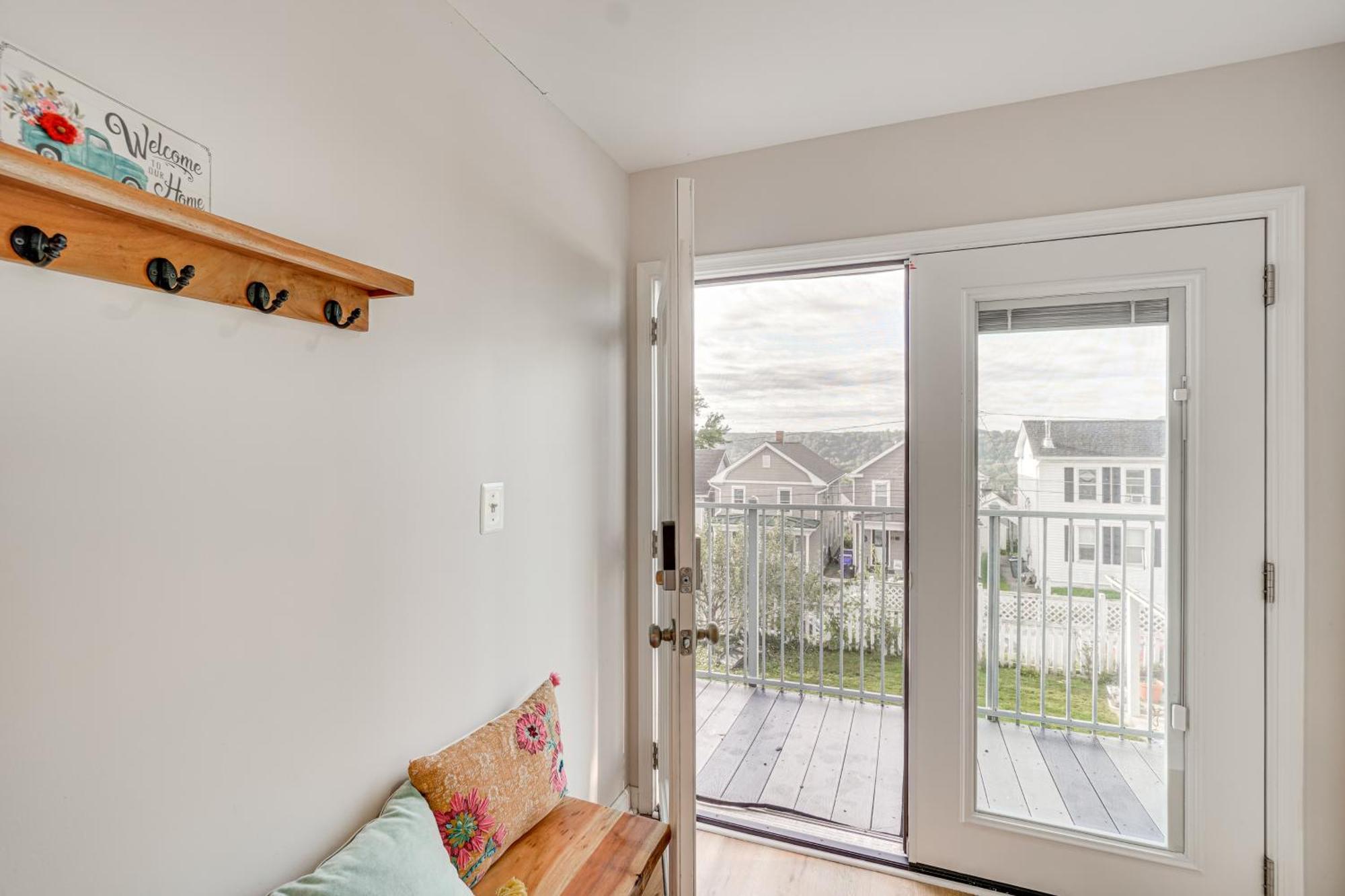 Epic Brunswick Apartment, Deck With Private Hot Tub! Exterior photo